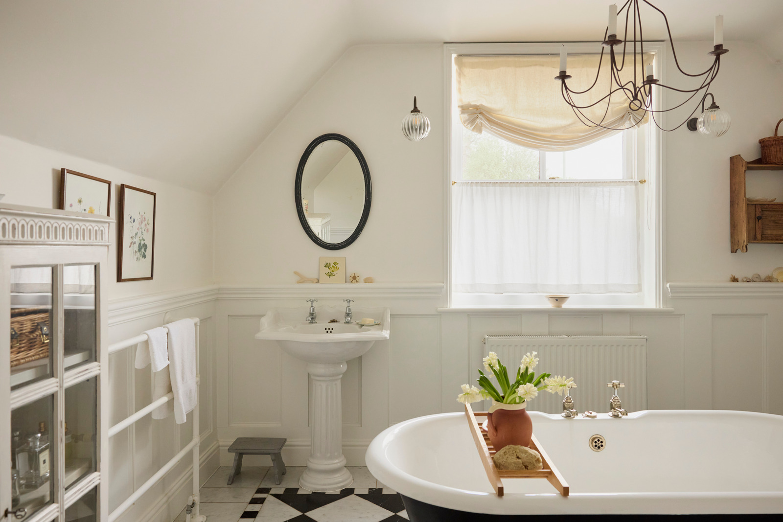 salle de bain rétro sol à damier