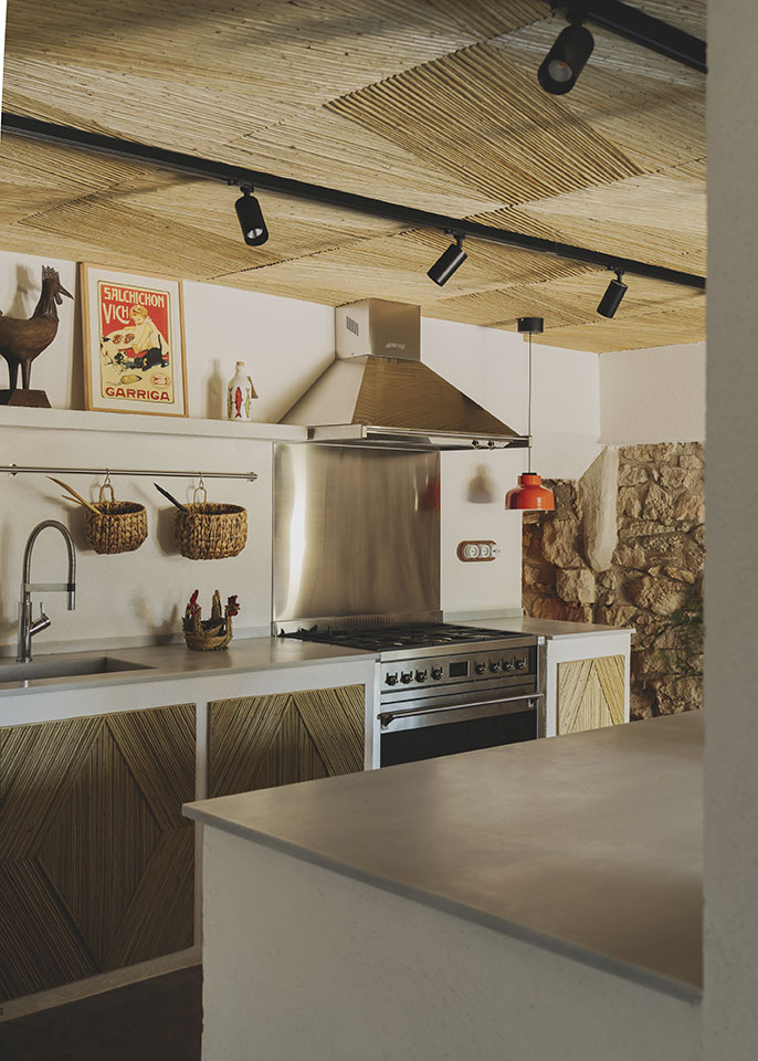 cuisine contemporaine maison en pierres rénovée