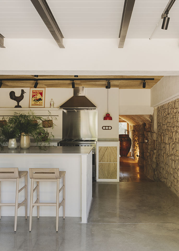 cuisine contemporaine maison en pierres rénovée