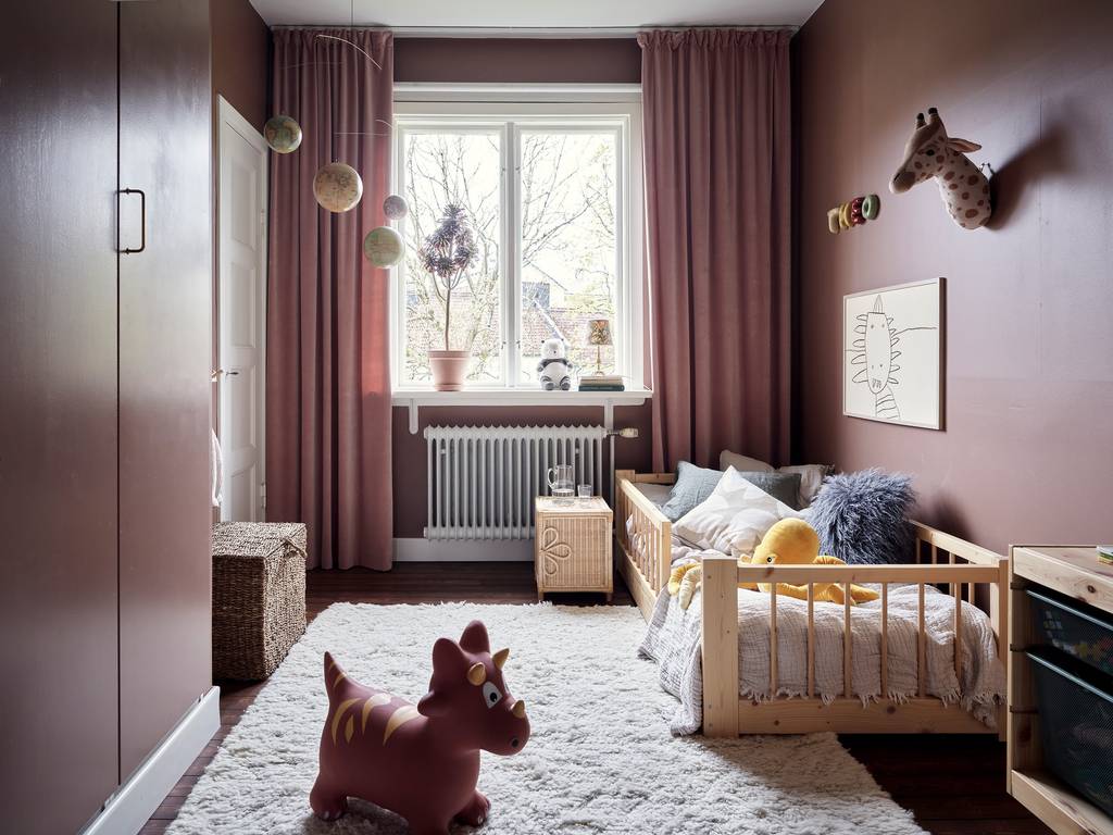 chambre enfant mur vieux rose
