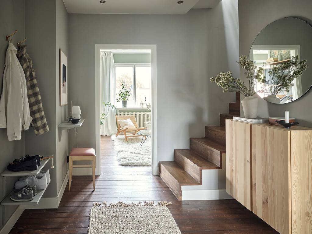 entrée murs verts décoration scandinave escalier en bois