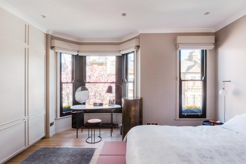 chambre décoration rose avec bow window