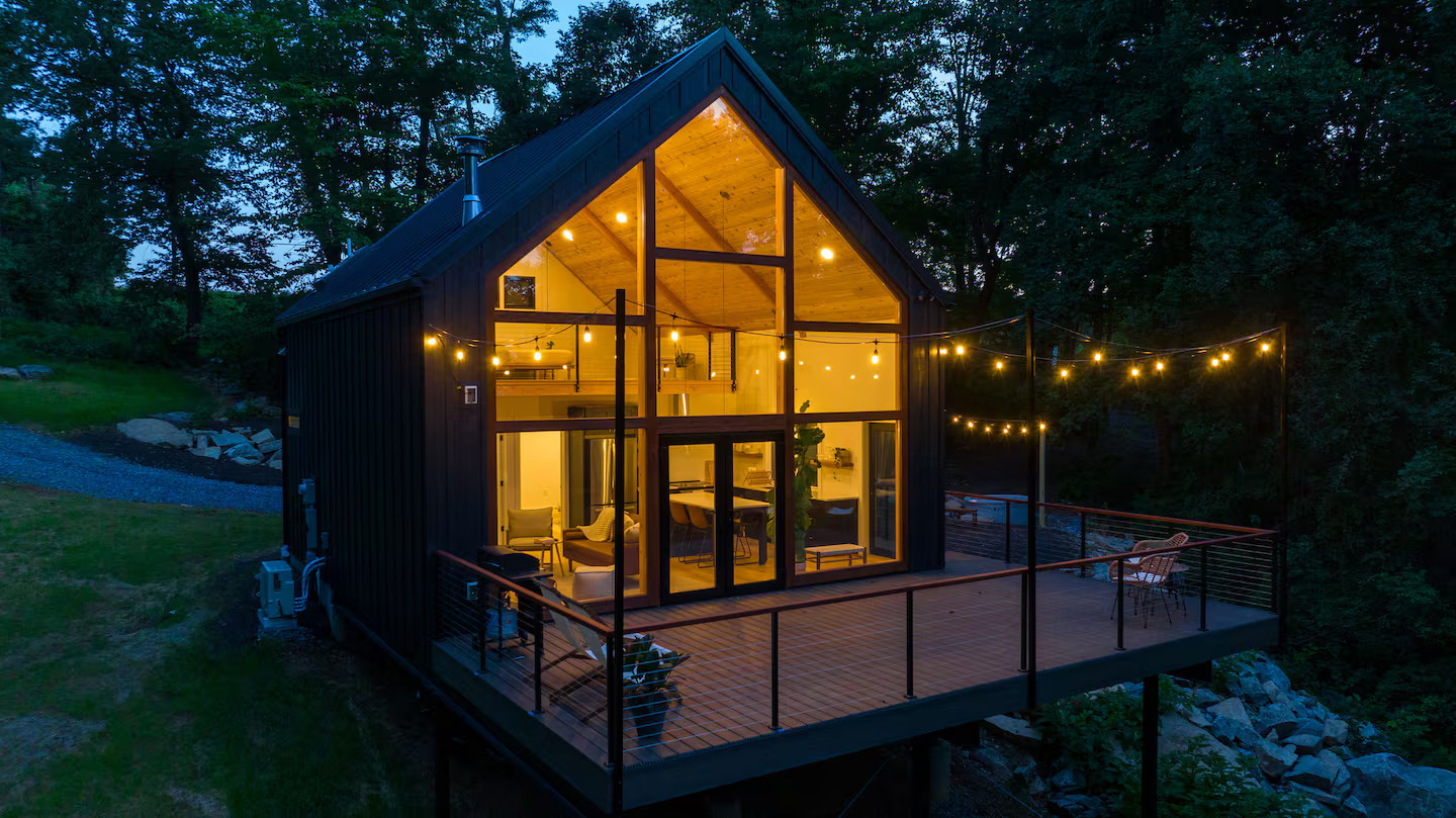 maison en bois noir Texter Mountain Home