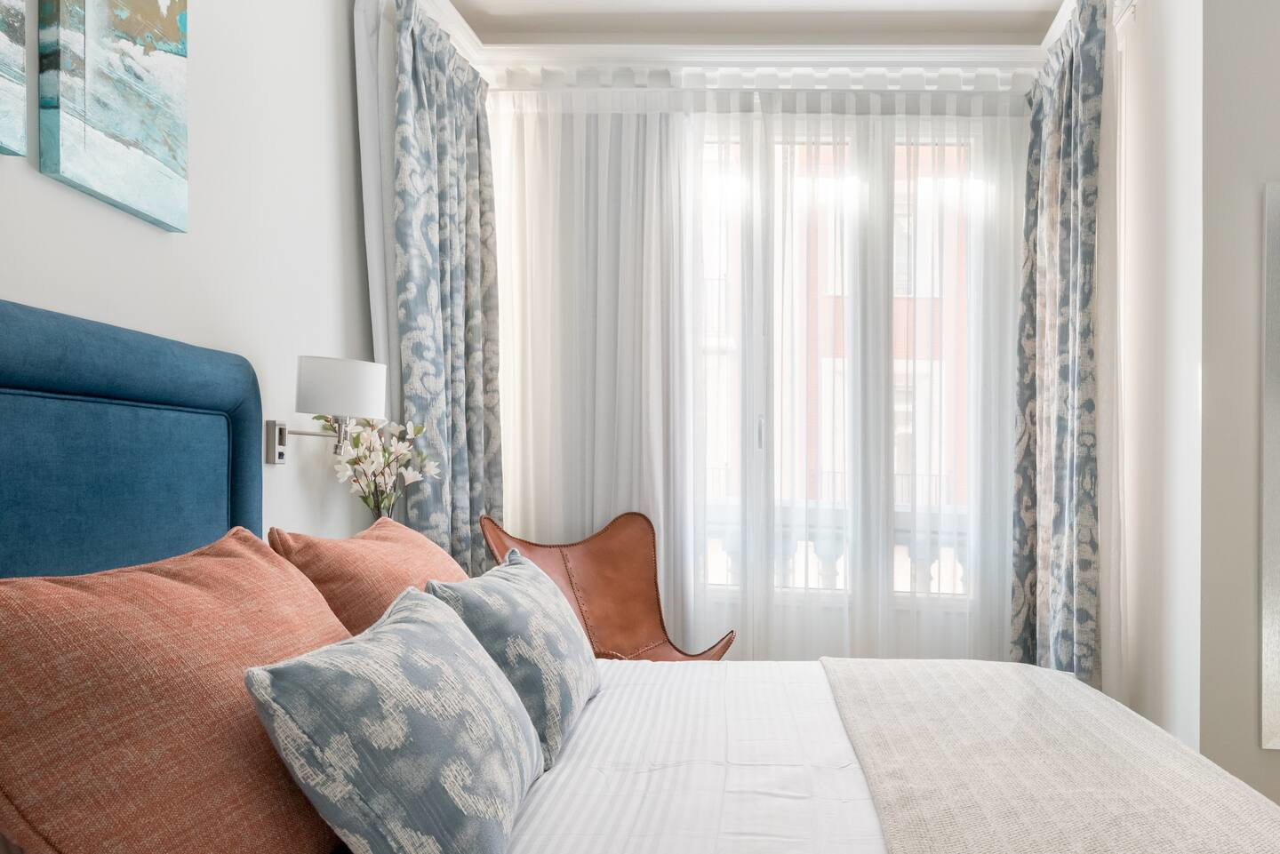 chambre avec moulures décoration contemporaine appartement Madrid chambre avec moulures décoration contemporaine appartement Madrid