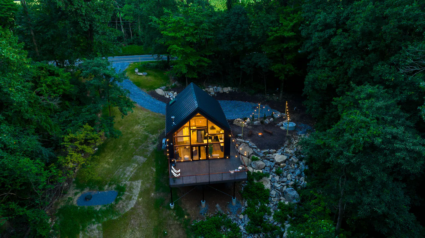 maison en bois noir Texter Mountain Home