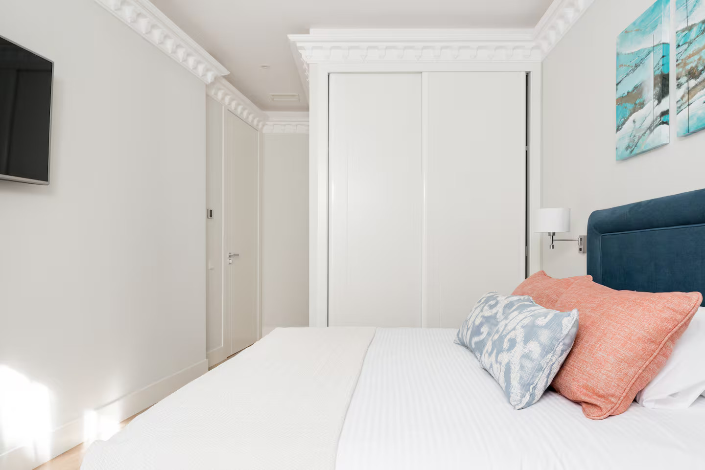 chambre avec moulures décoration contemporaine chambre avec moulures décoration contemporaine