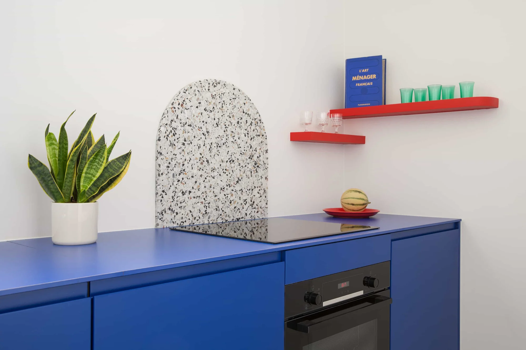 cuisine IKEA bleue personnalisée par Studio Couleur 