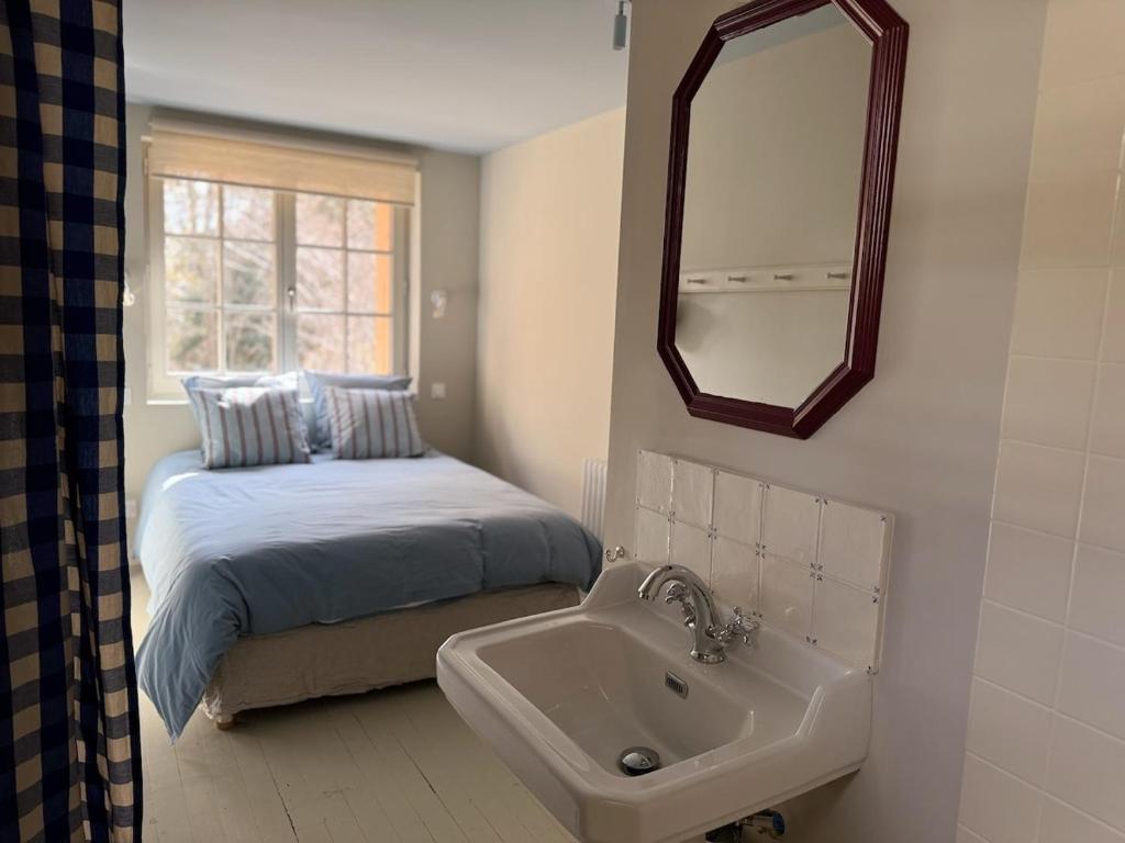 chambre avec salle de bain Le Cottage du Lignon chambre avec salle de bain Le Cottage du Lignon