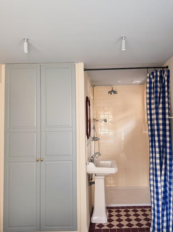 chambre avec salle de bain Le Cottage du Lignon chambre avec salle de bain Le Cottage du Lignon