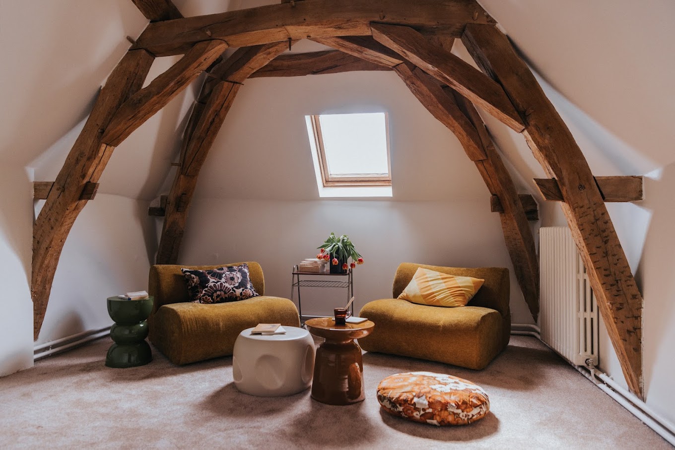 salon design avec poutres la Maison Rita Bourgogne