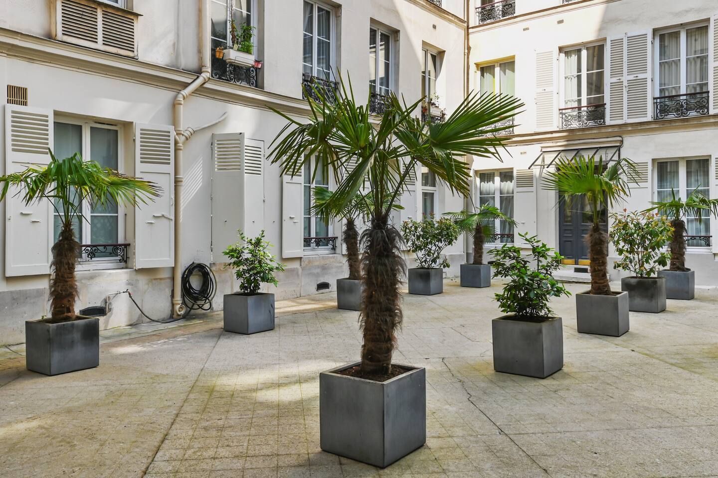 cour immeuble Haussmannien Paris cour immeuble Haussmannien Paris
