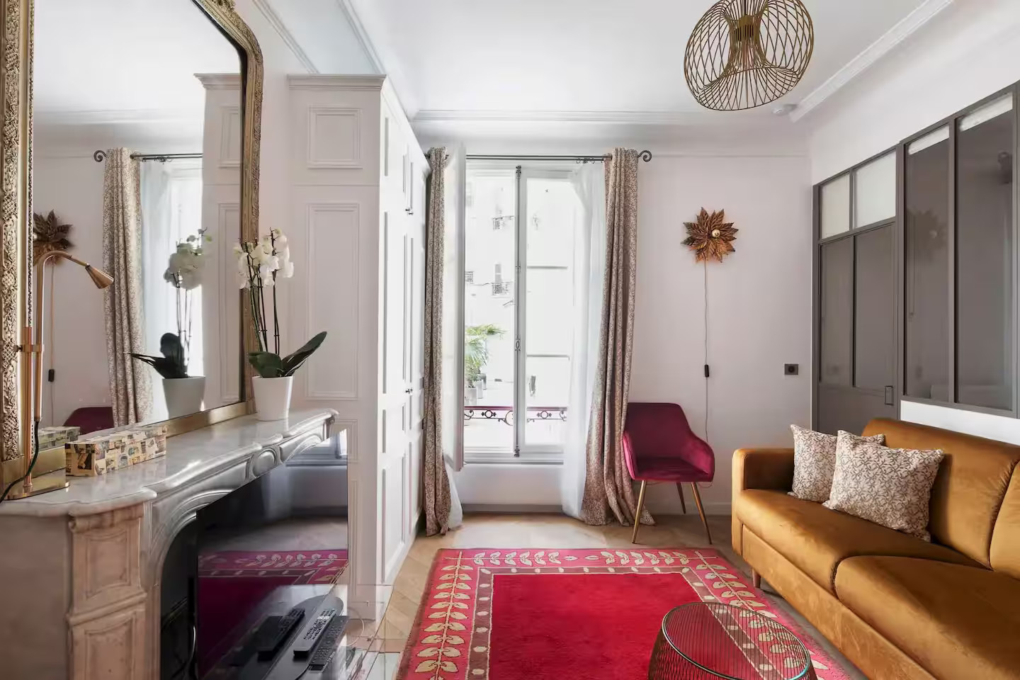 salon avec verrière appartement 45m2 Paris décoration classique chic salon avec verrière appartement 45m2 Paris décoration classique chic