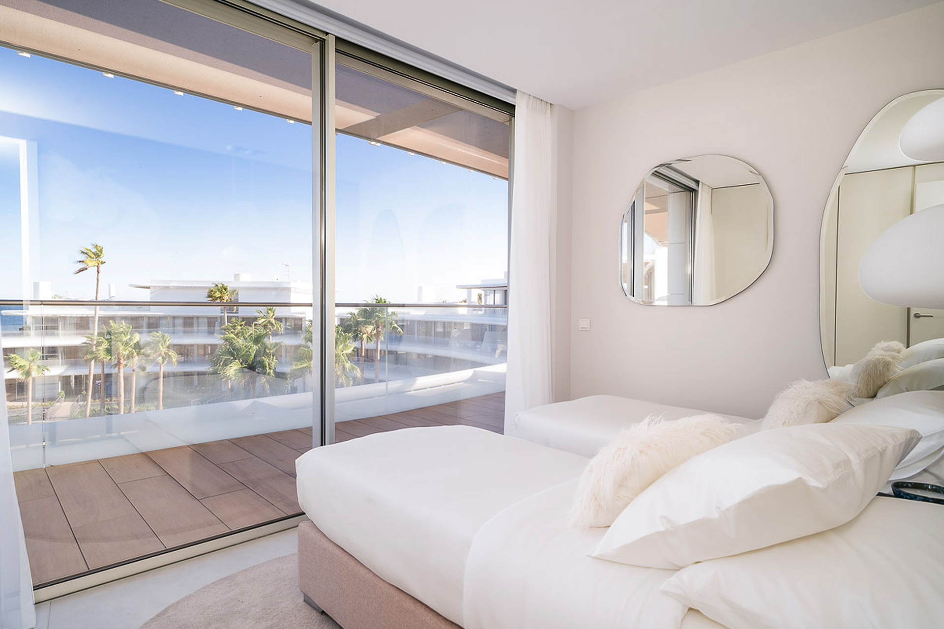 chambre avec baie vitrée vue mer chambre avec baie vitrée vue mer