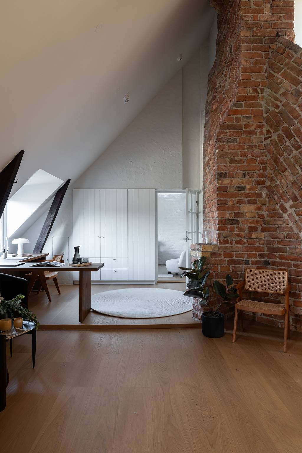 bureau avec mur de briques