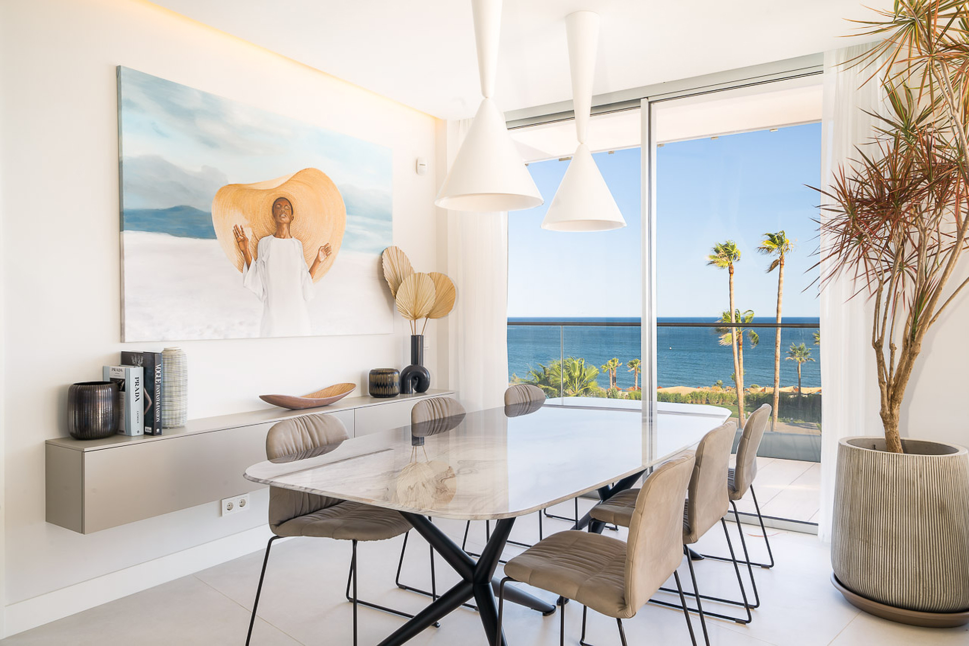salle à manger appartement design en plein ciel vue sur la mer salle à manger appartement design en plein ciel vue sur la mer