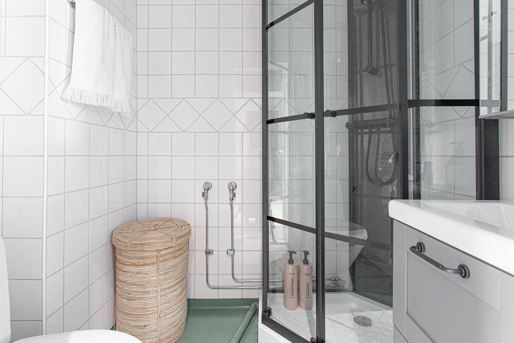 salle de bain moderne studio 47m2 dans immeuble ancien
