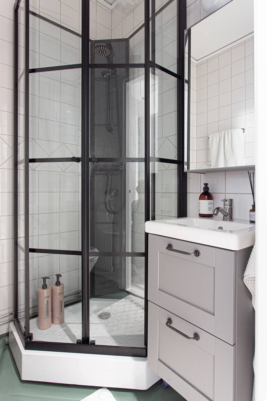 salle de bain moderne studio 47m2 dans immeuble ancien