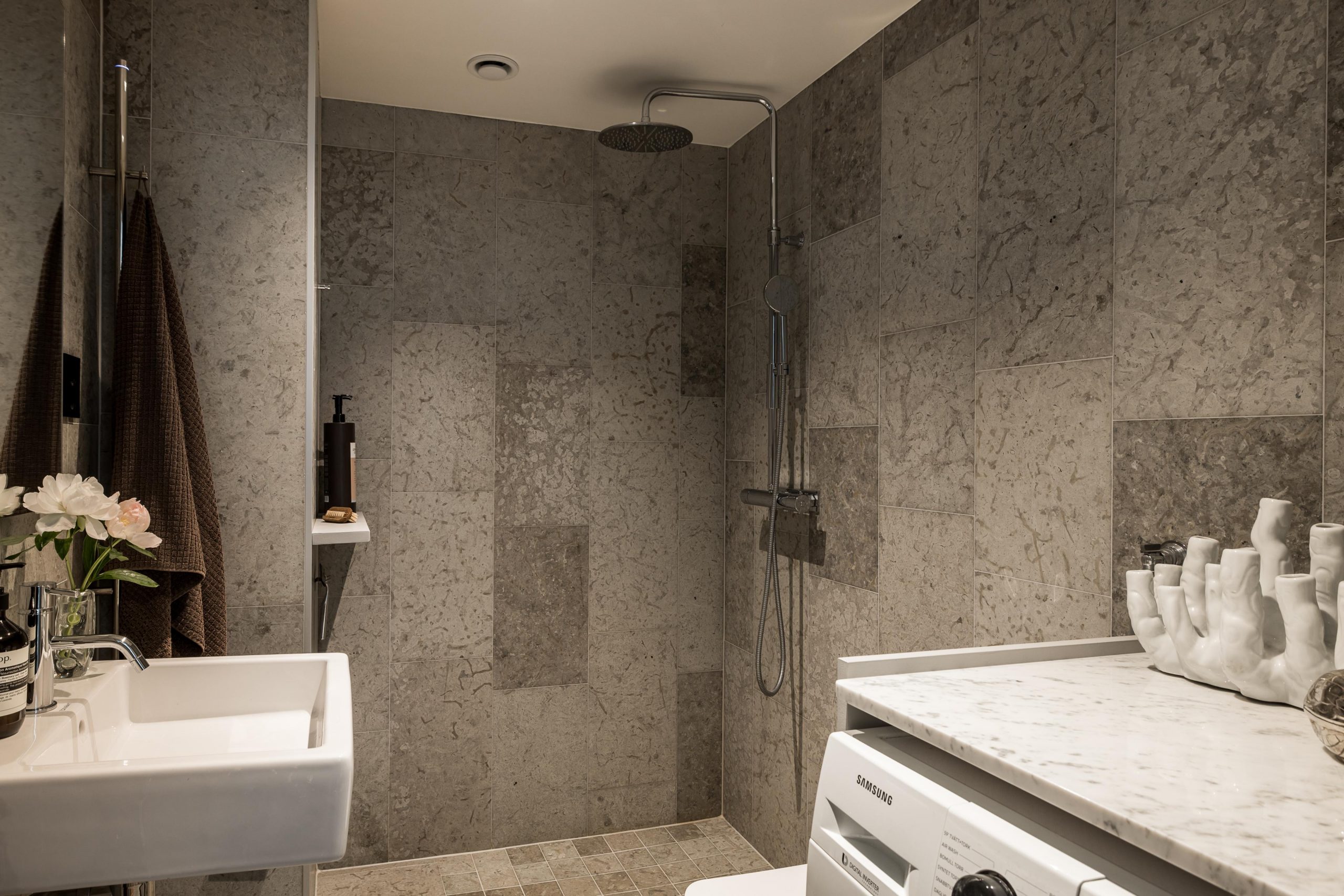 salle de bain grise design chambre deux-pièces 37m2 salle de bain grise design chambre deux-pièces 37m2