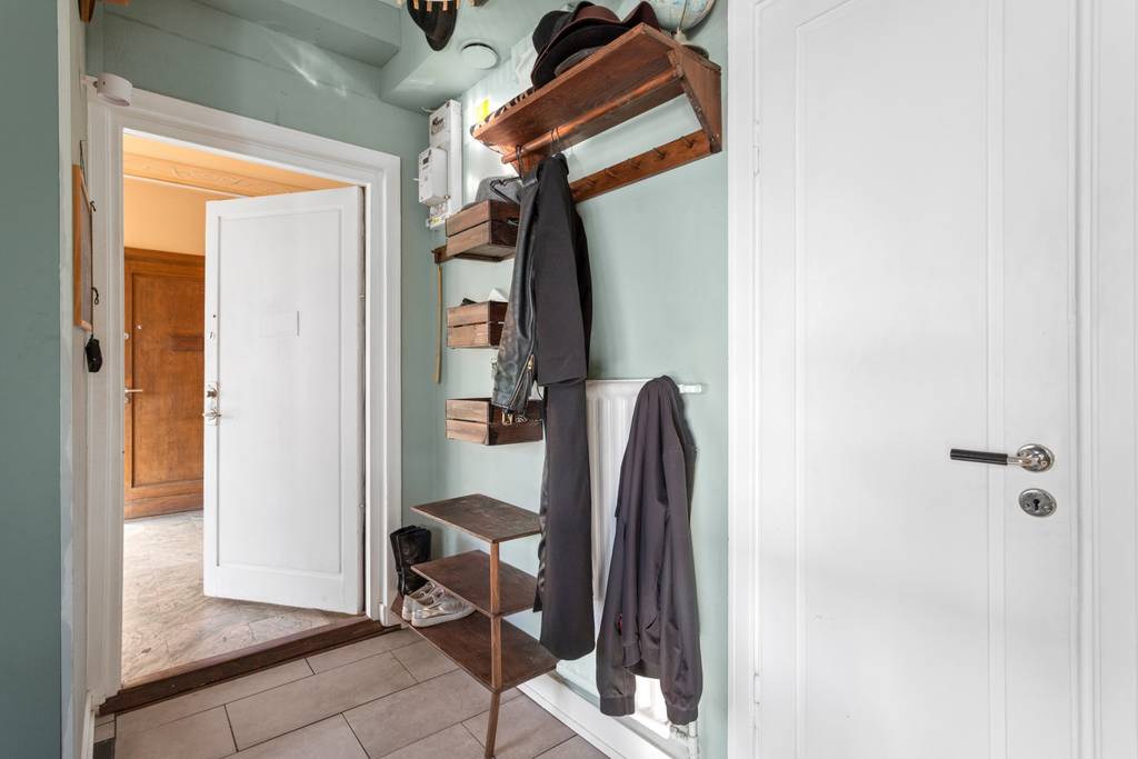 entrée mur vert