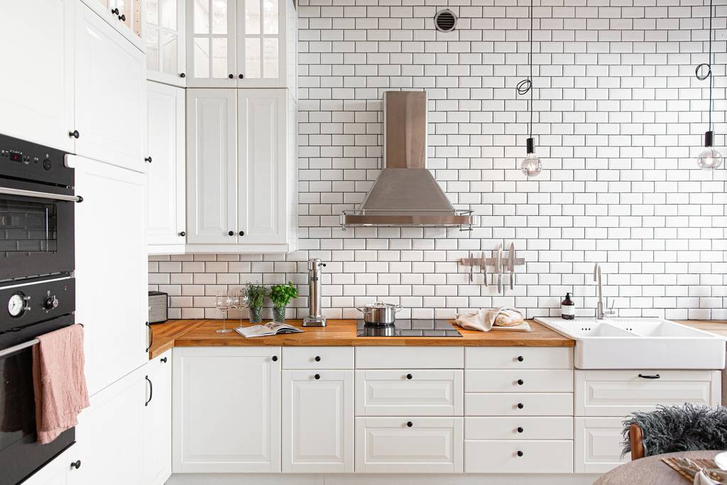 grande cuisine studio 47m2 dans immeuble ancien