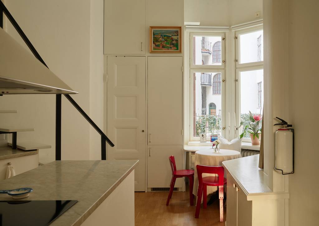 cuisine avec coin repas et escalier cuisine avec coin repas et escalier