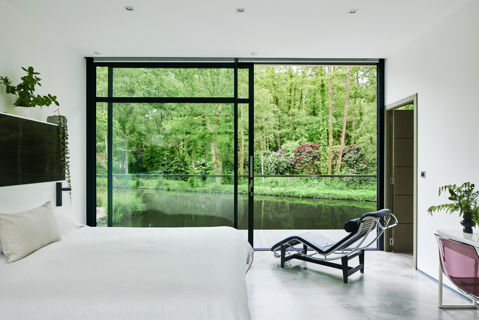 chambre maison design avec baies vitrées