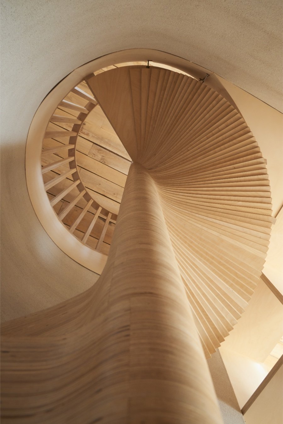 escalier en bois design à colimaçon gite N°3 La Ferme de Brouage escalier en bois design à colimaçon gite N°3 La Ferme de Brouage