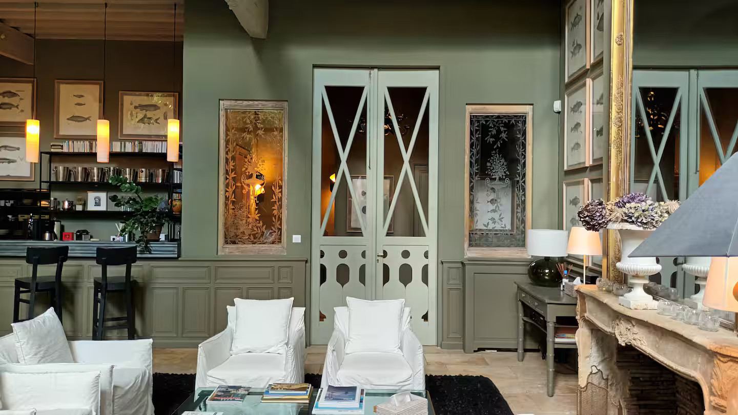 salon avec cheminée décoration classique chic Le Complot salon avec cheminée décoration classique chic Le Complot