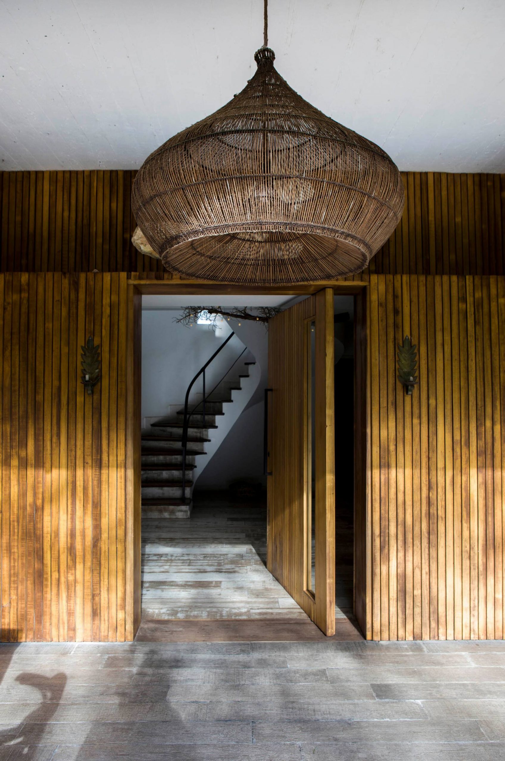 entrée maison contemporaine en Argentine style brutaliste entrée maison contemporaine en Argentine style brutaliste
