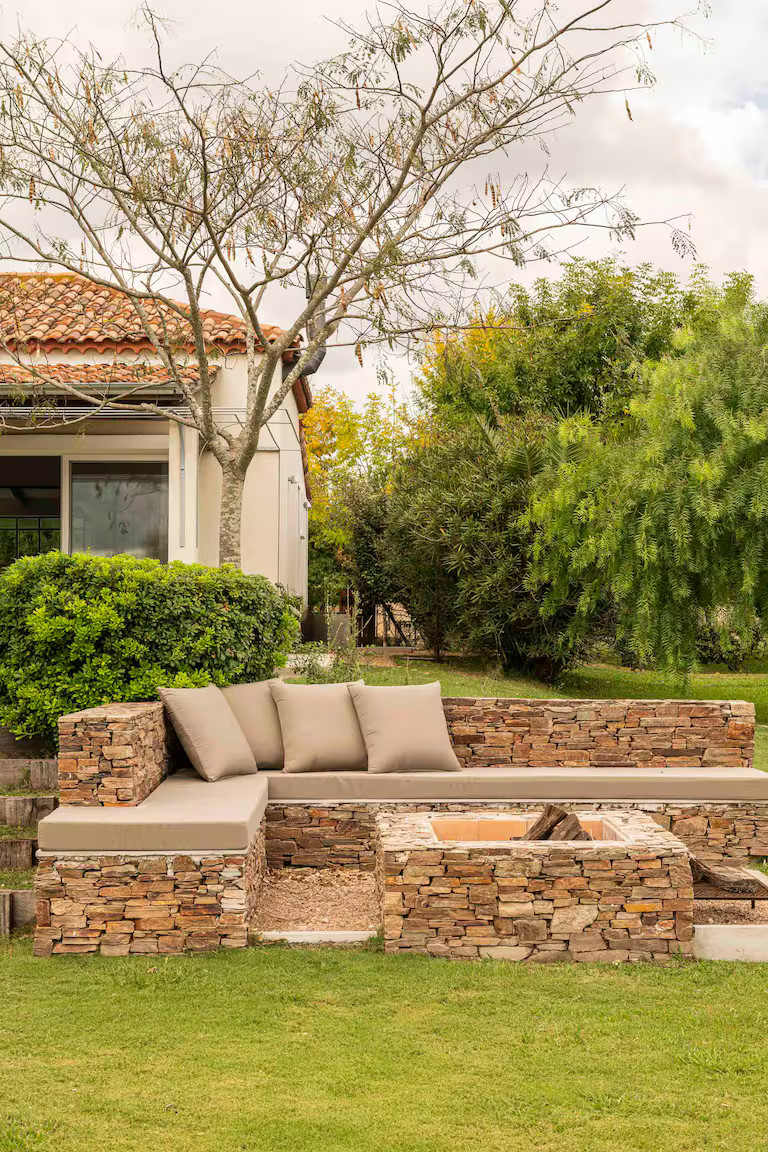 jardin avec banquette maçonnée en pierre
