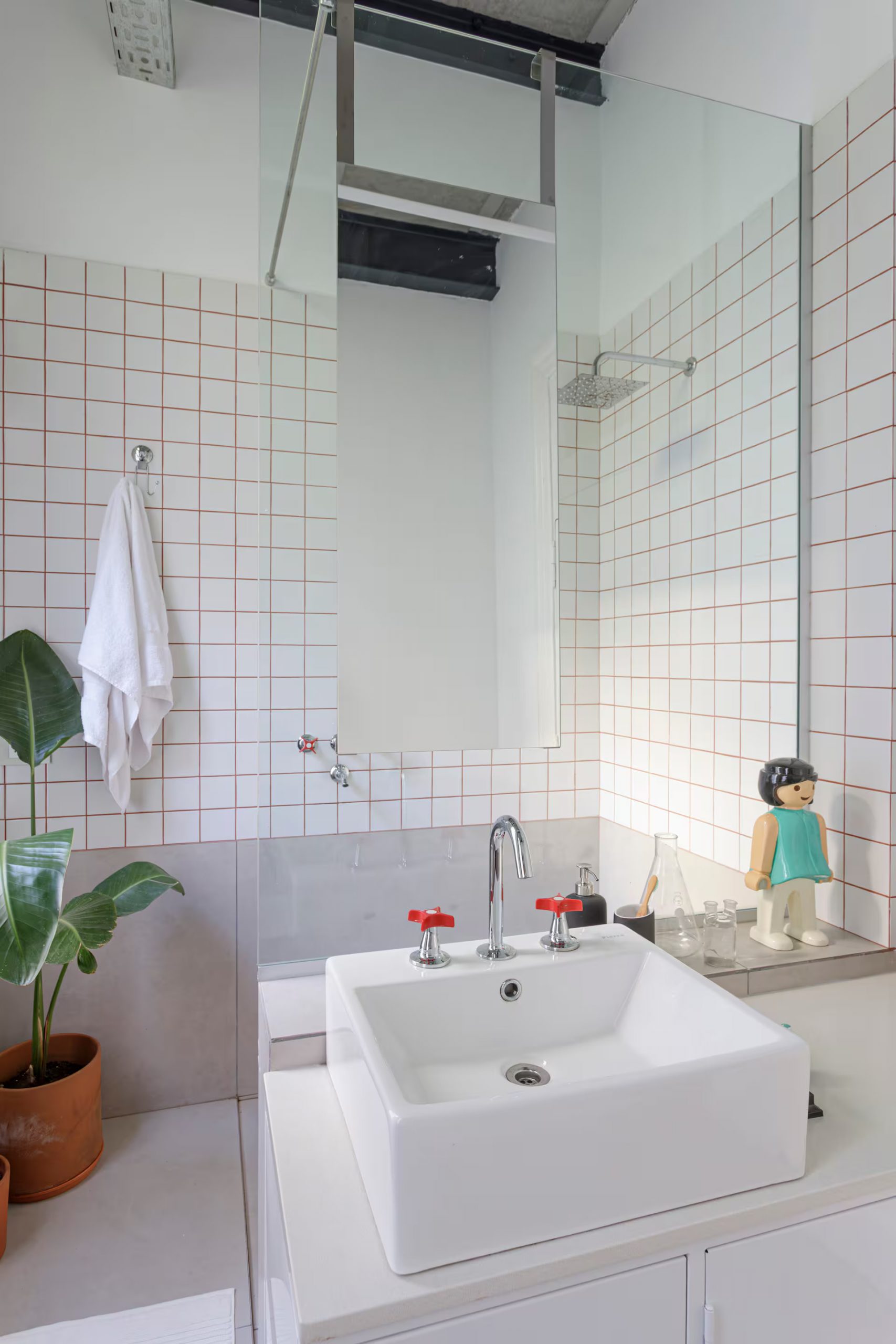 salle de bain style industriel appartement rénové par architecte salle de bain style industriel appartement rénové par architecte