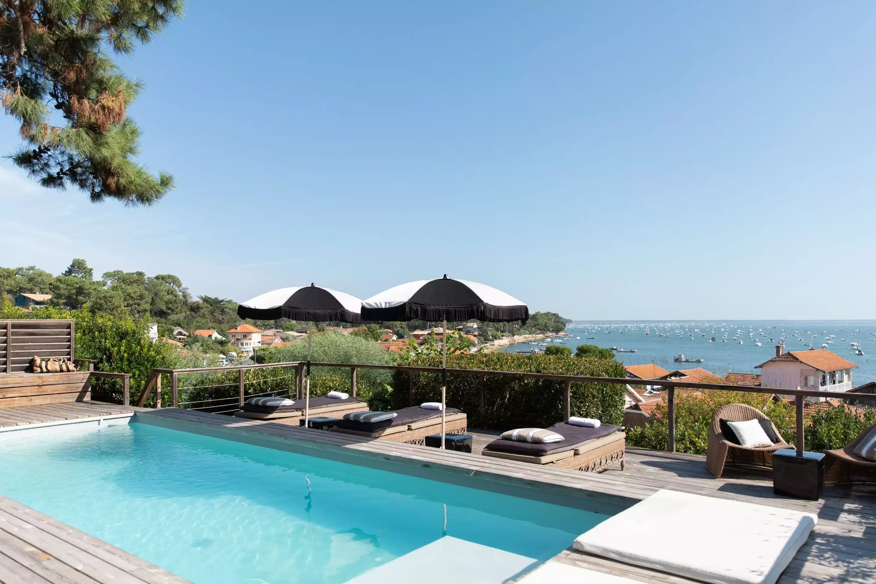 terrasse bois maison de vacances avec piscine vue mer villa Biancasa terrasse bois maison de vacances avec piscine vue mer villa Biancasa