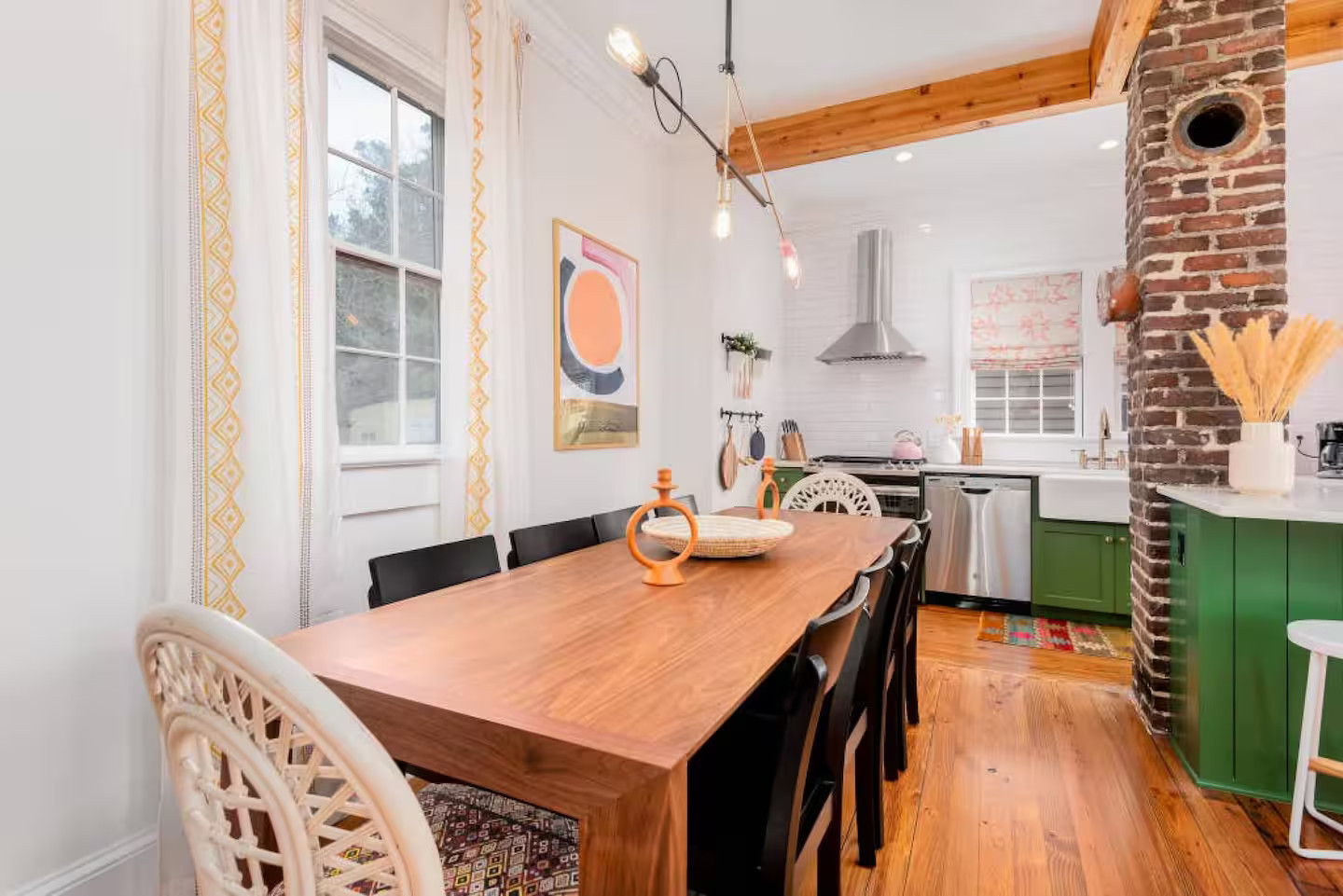 salle à manger et cuisine verte et rose maison de ville Boho Rosa House Charleston salle à manger et cuisine verte et rose maison de ville Boho Rosa House Charleston