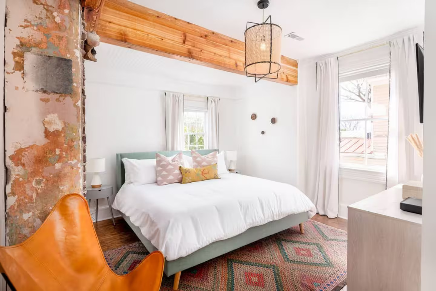 chambre avec poutre maison de ville Boho Rosa House Charleston chambre avec poutre maison de ville Boho Rosa House Charleston