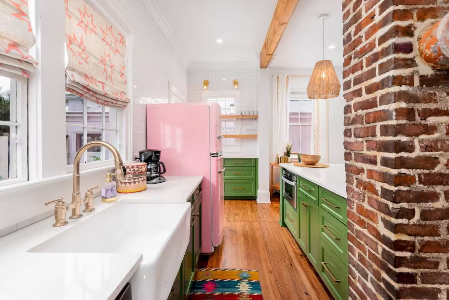 cuisine verte et rose maison de ville Boho Rosa House Charleston cuisine verte et rose maison de ville Boho Rosa House Charleston