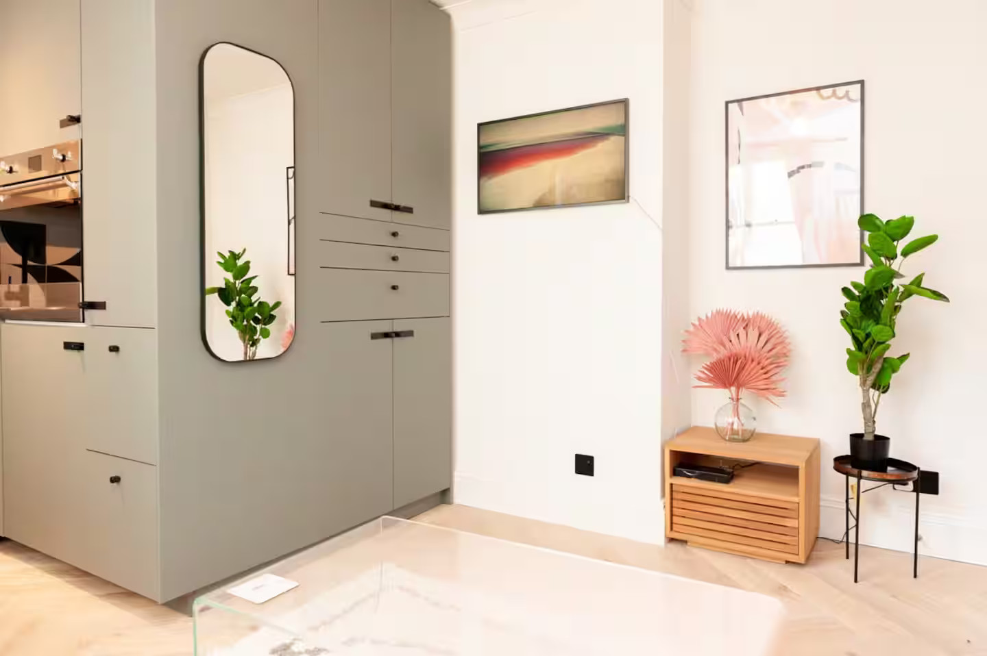 studio 21m2 en vert et rose pastel studio 21m2 en vert et rose pastel
