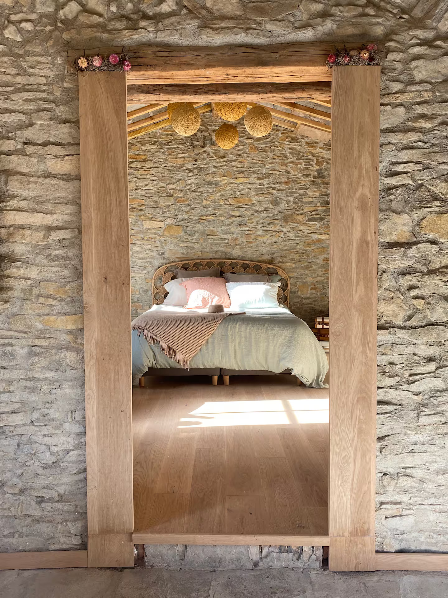 chambre maison ancienne rénovée avec poutres