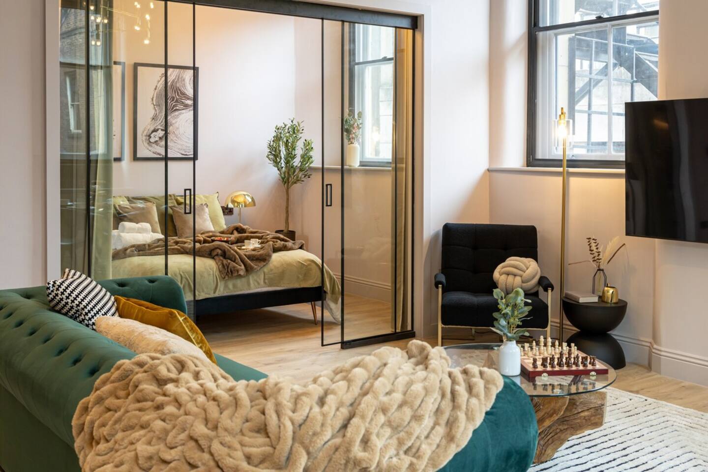 salon et chambre verrière décoration contemporaine et colorée salon et chambre verrière décoration contemporaine et colorée