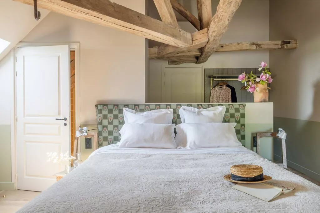 chambre avec poutres Domaine du Moulin de Richebourg