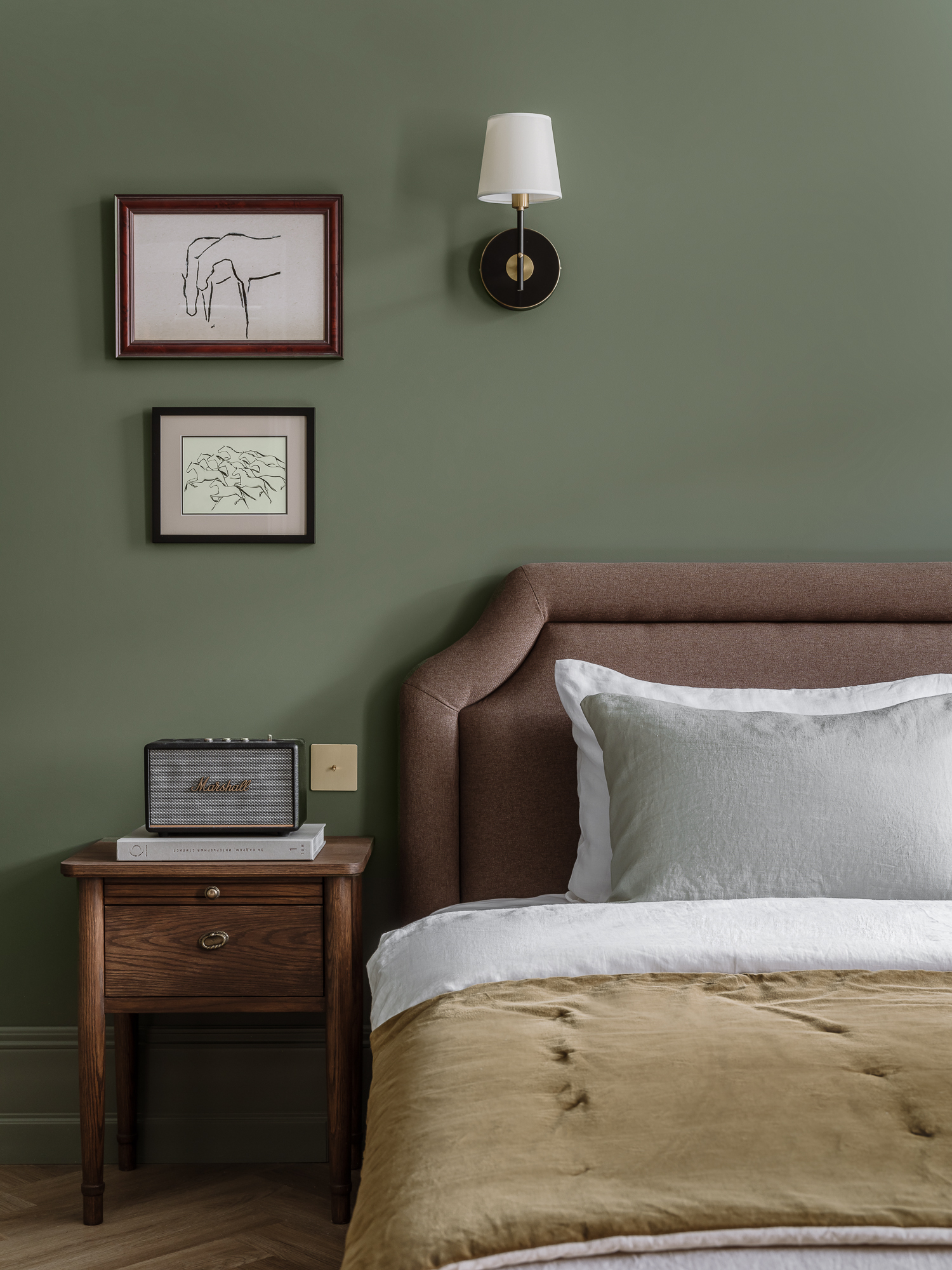chambre contemporaine mur vert