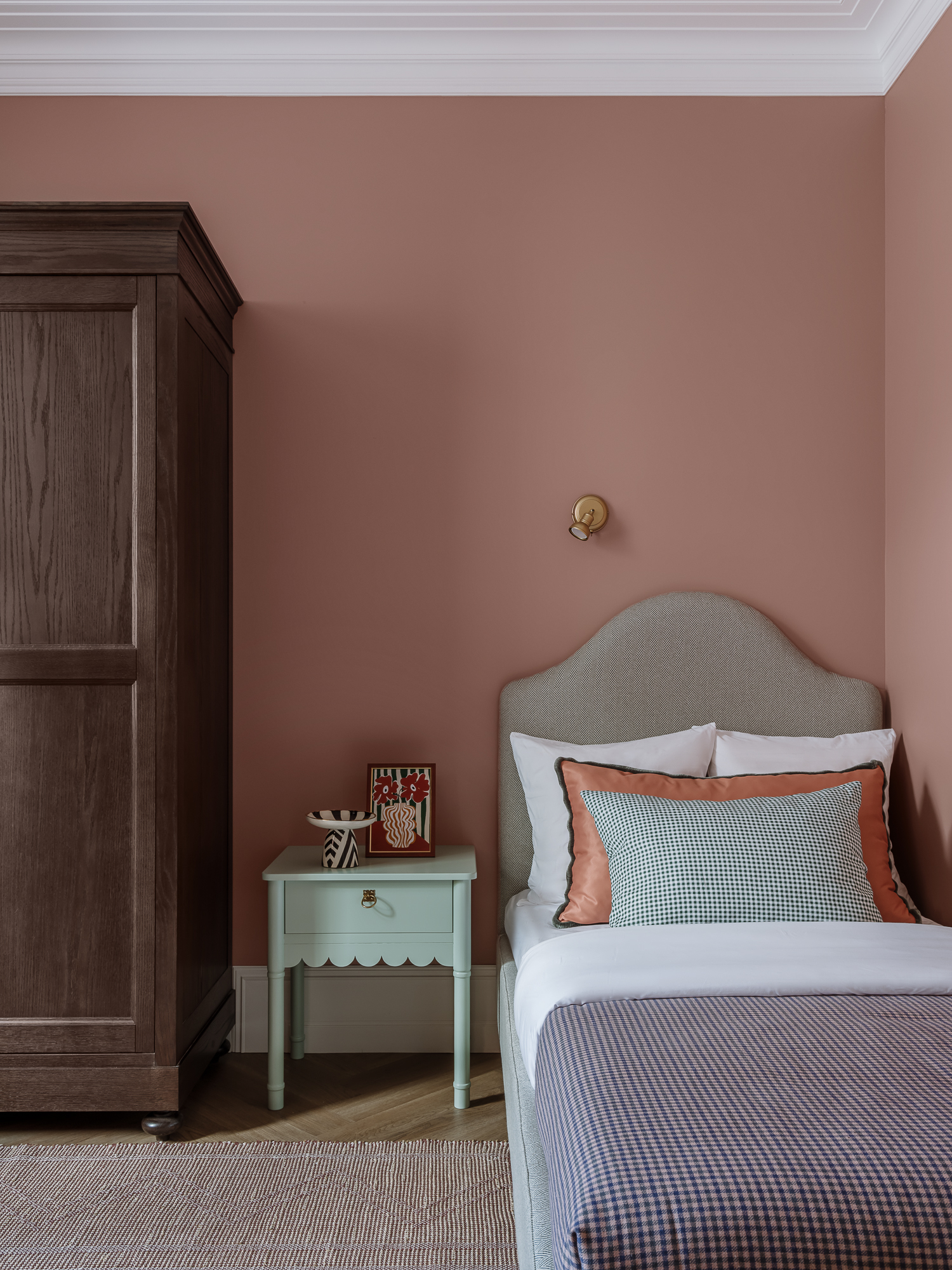 chambre contemporaine mur vieux rose 