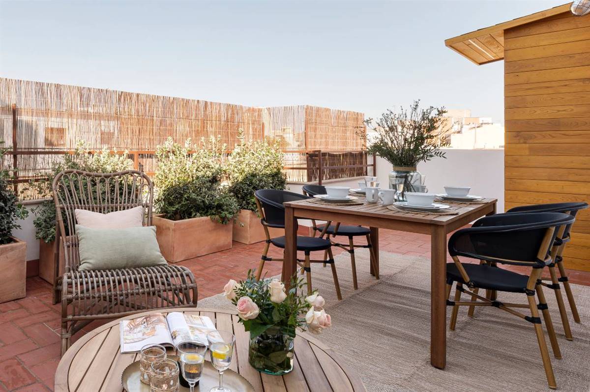 terrasse avec brise-vue en canisses