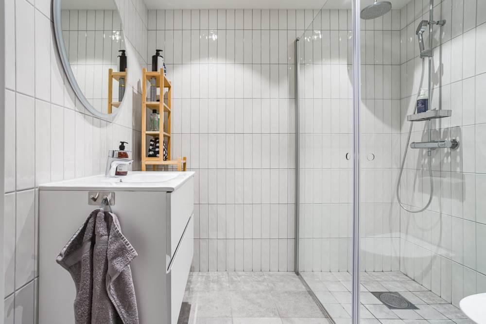 salle de bain design blanche