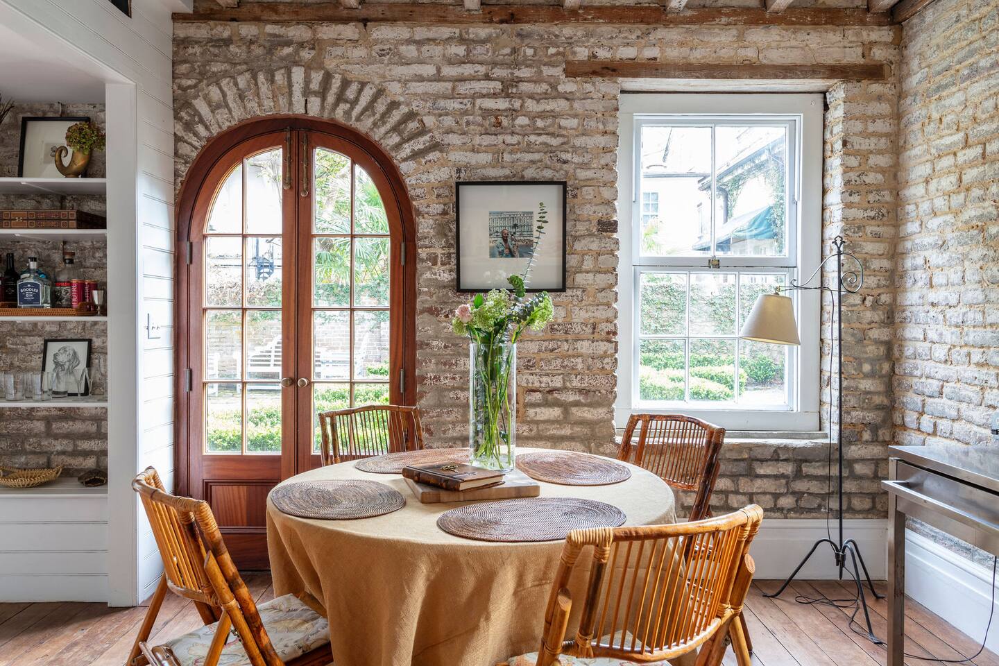 salle à manger vintage fenêtre cintrée salle à manger vintage fenêtre cintrée
