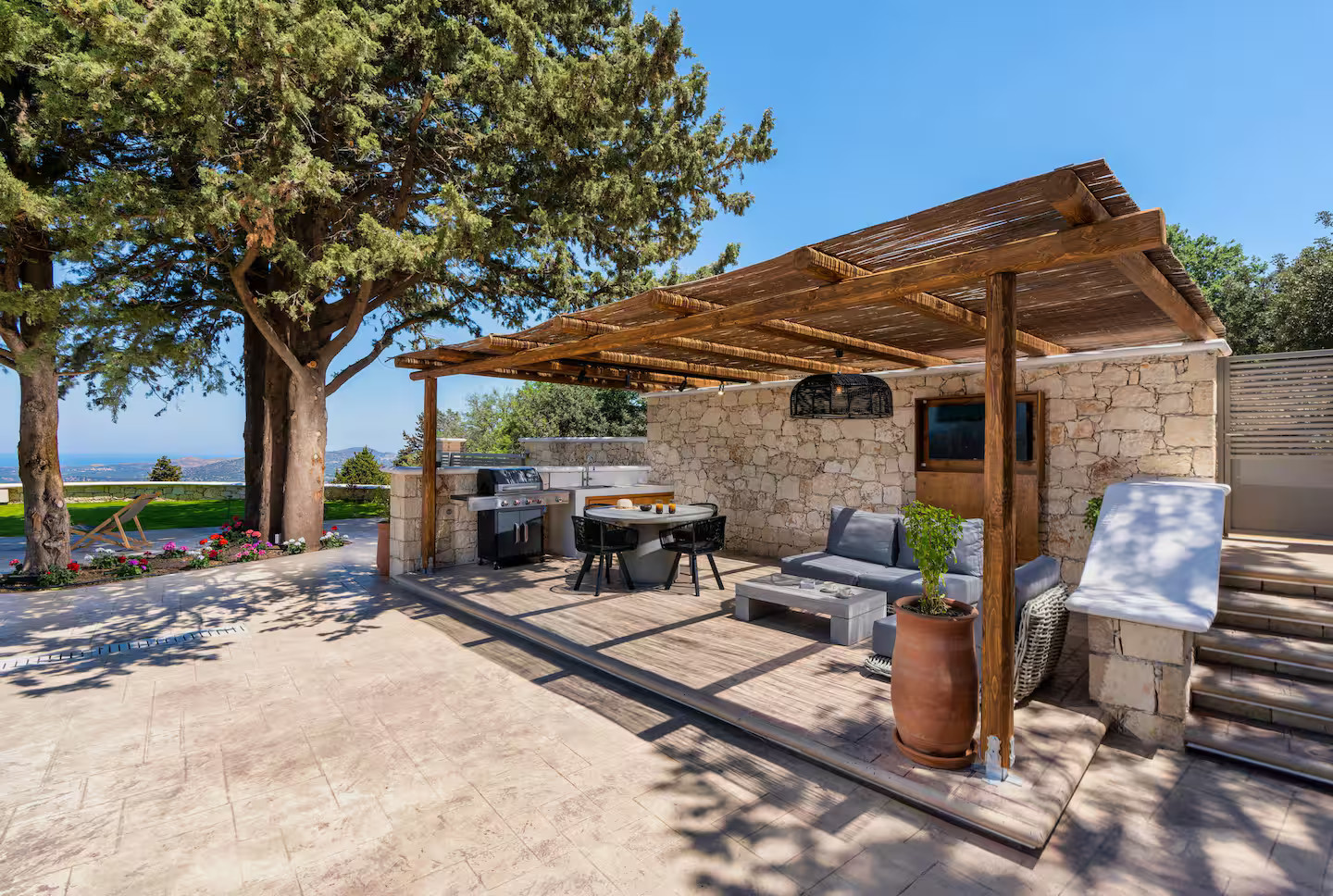 salon extérieur sous pergola Sunshine Villa