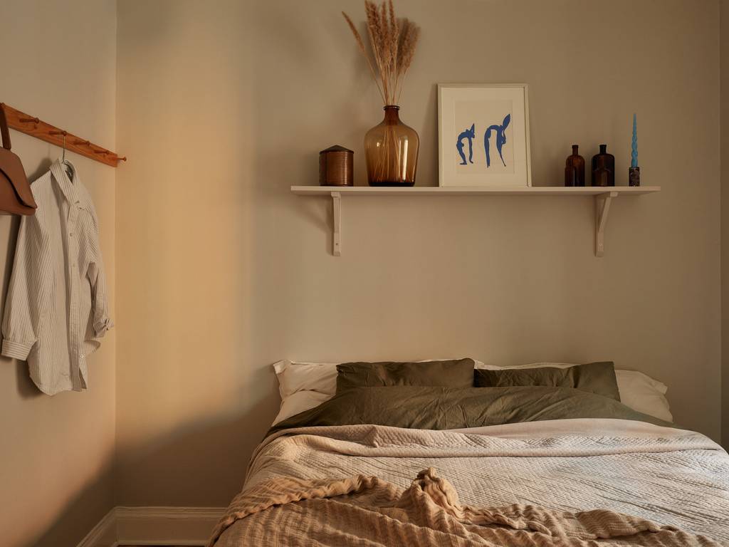 chambre murs beiges