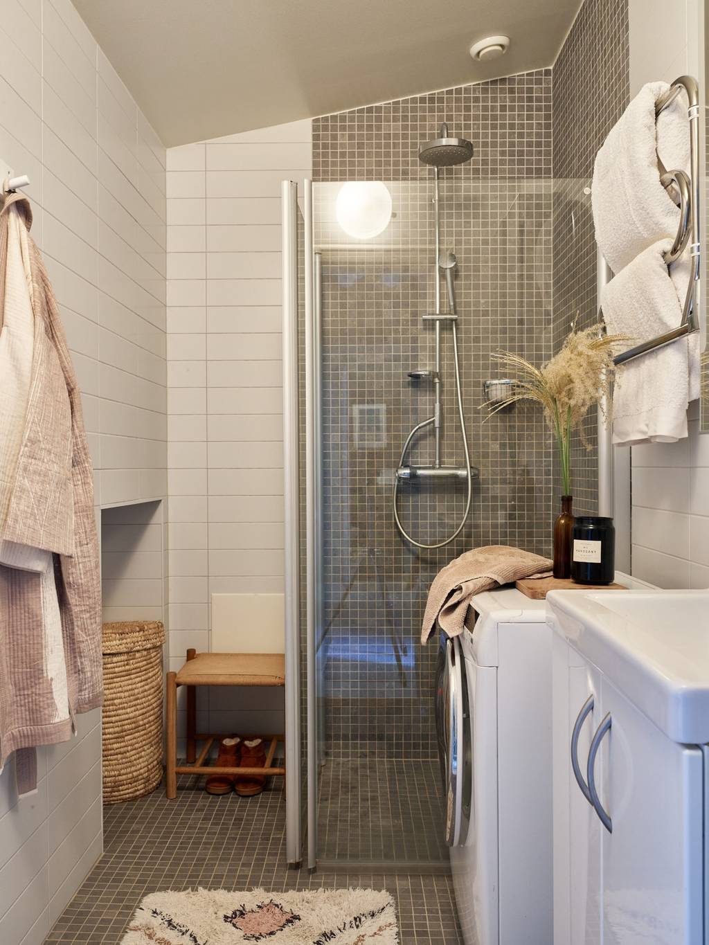 salle d'eau carrelage gris