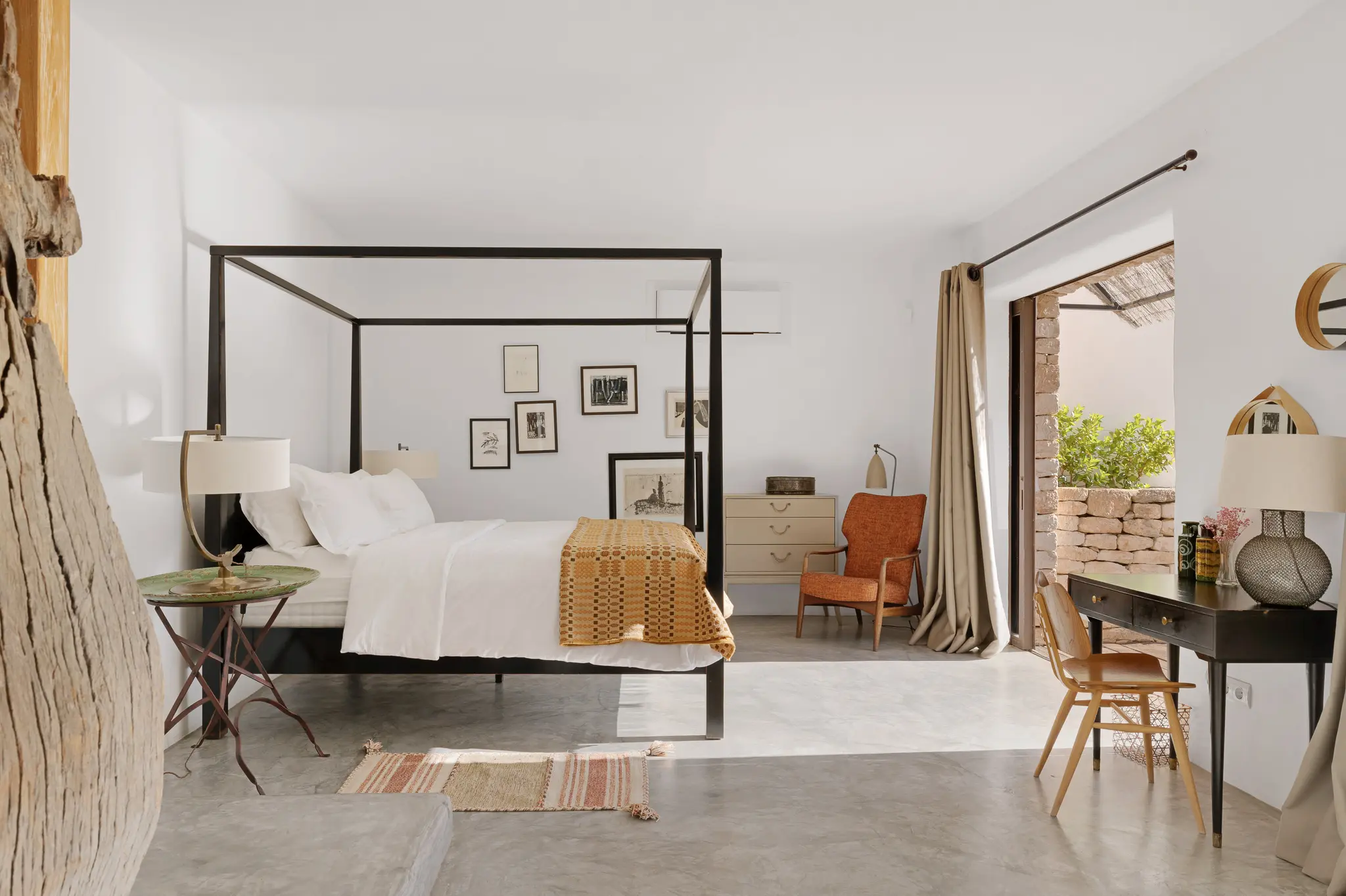 chambre décoration contemporaine avec lit baldaquin