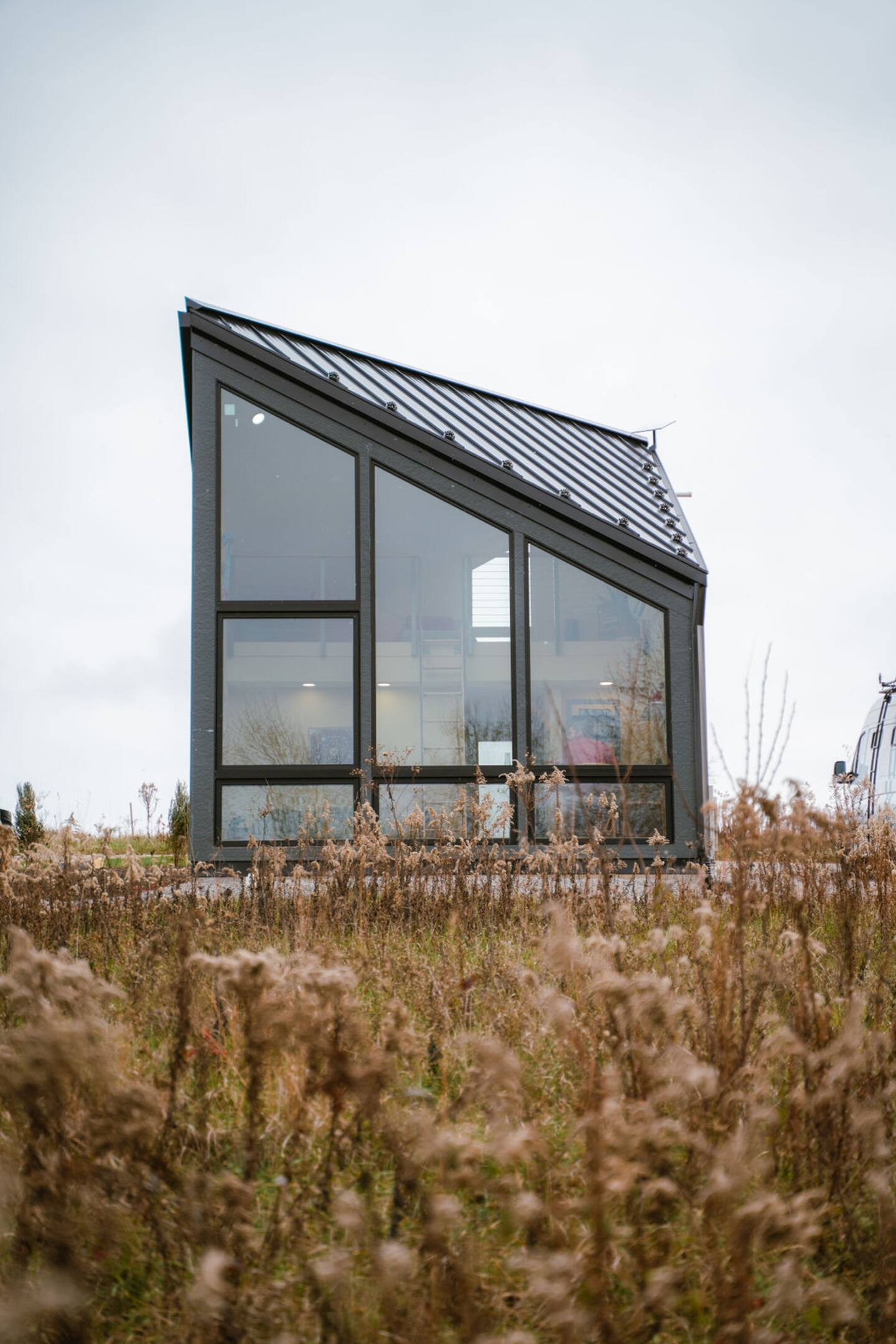 petite maison contemporaine avec un pignon vitré petite maison contemporaine avec un pignon vitré
