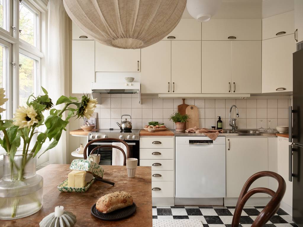 cuisine sol à damier studio 49m2 décoration scandinave beige cuisine sol à damier studio 49m2 décoration scandinave beige